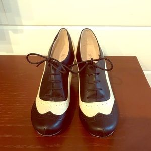 Chelsea Crew Oxford style black & white shoes